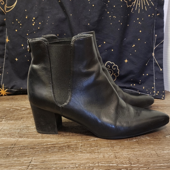 Stuart Weitzman Yuliana 60 Chelsea Black Leather Medium Width Bootie Size 9.5 - Picture 3 of 7